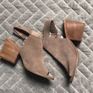 Toms, high heel dress casual shoe, peep toe, gray suedes.